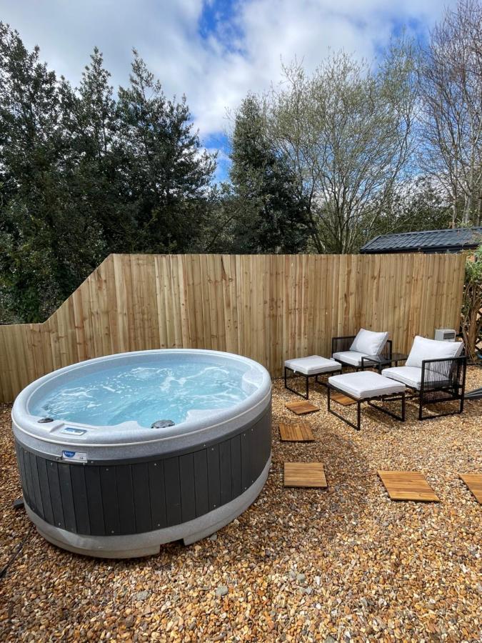 Dee Lodge With Private Hot Tub Llangollen Zewnętrze zdjęcie