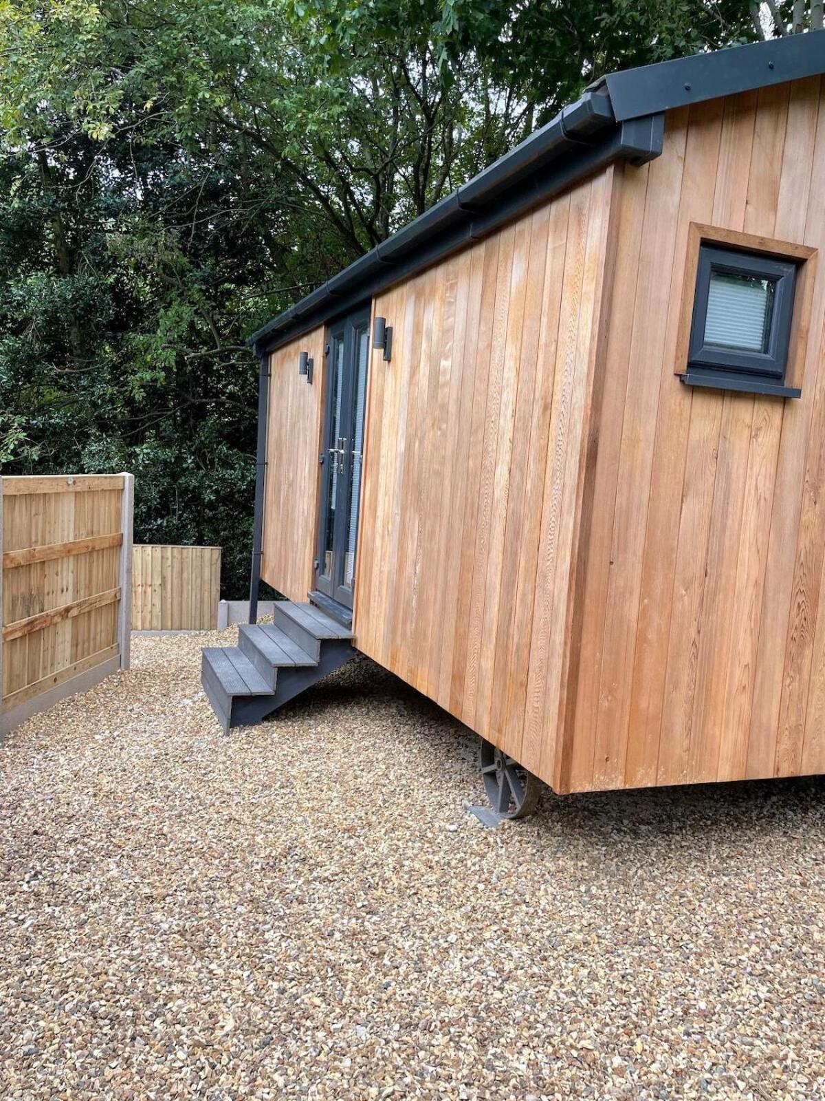 Dee Lodge With Private Hot Tub Llangollen Zewnętrze zdjęcie